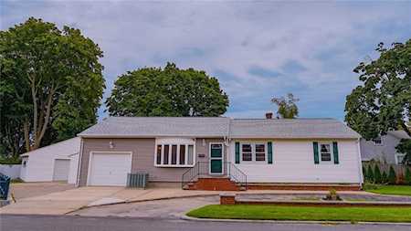 928 Roger Williams Ave East Providence, RI 02916