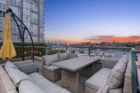 1288 Marinaside Crescent #711 Vancouver, BC V6Z 2W5