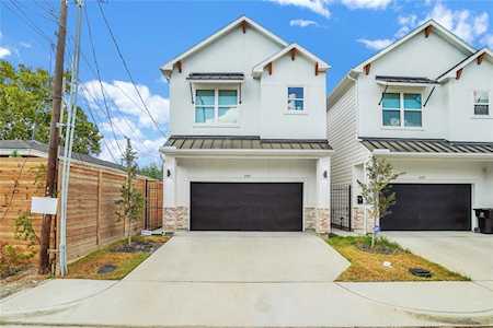 205 E 33rd St Houston, TX 77018