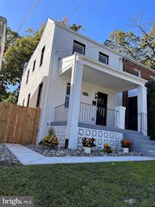 4709 Clay St NE Washington, DC 20019