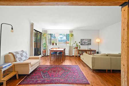 1622 Frances Street #103 Vancouver, BC V5L 1Z4