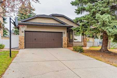 52 Stradbrooke Way SW Calgary, AB T3H 1S5