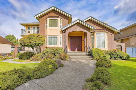 6589 Kitchener Street Burnaby, BC V5B 2J7