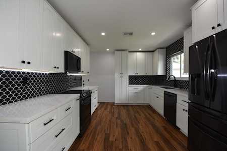 121 SE 7th St Pompano Beach, FL 33060