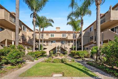 606 Lake St #24 Huntington Beach, CA 92648