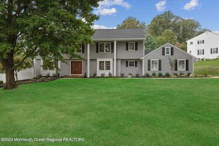 17 Quaker Rd Middletown, NJ 07748