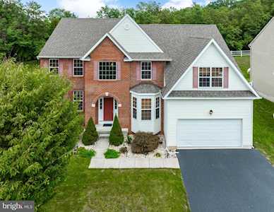 2679 Saint Victoria Dr Gilbertsville, PA 19525