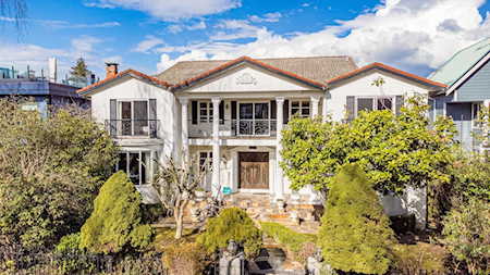 4419 W 5th Avenue Vancouver, BC V6R 1S4