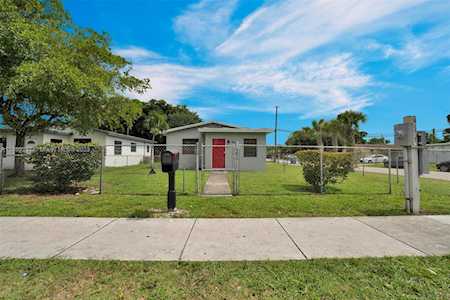 924 NW 24th Ave Fort Lauderdale, FL 33311