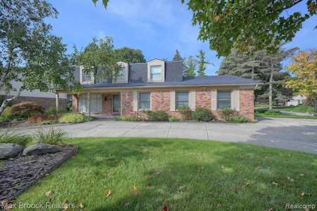 28857 Lake Park Dr Farmington Hills, MI 48331
