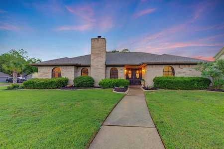 1102 Glenshannon Ave Friendswood, TX 77546