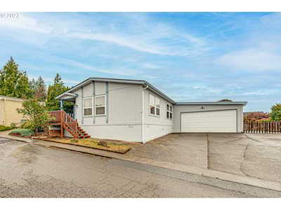 1403 W C AVE La Center, WA 98629