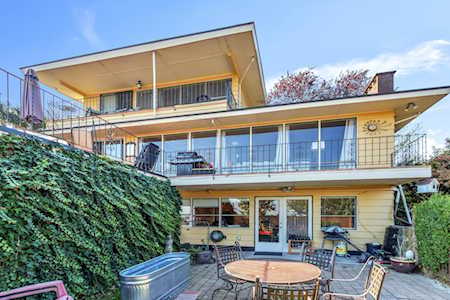 554 Richmond Street New Westminster, BC V3L 4C7