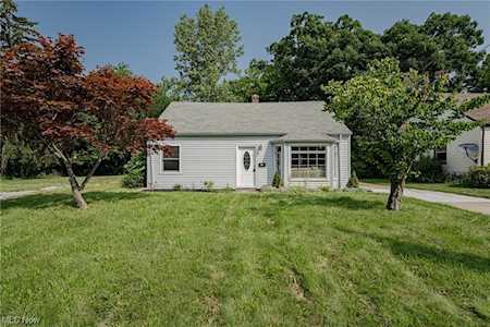 27330 Donald Dr Bay Village, OH 44140