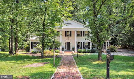 15 N Riding Dr Cherry Hill, NJ 08003