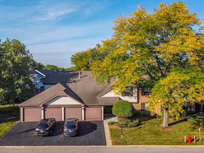 1374 7 Pines Rd #A2 Schaumburg, IL 60193