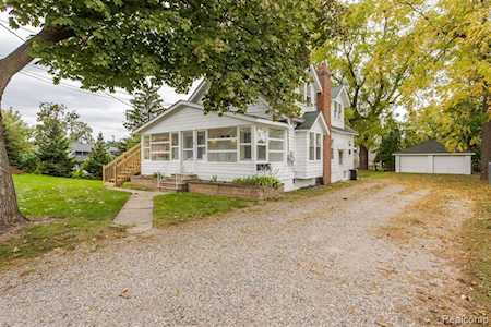 46 Smith Ct Lake Orion Vlg, MI 48362