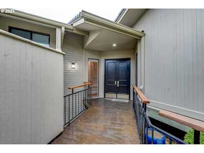 8906 NW Lakeshore AVE #10 Vancouver, WA 98665