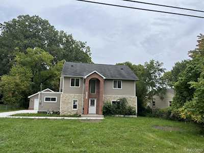 20890 Whitlock St Farmington Hills, MI 48336