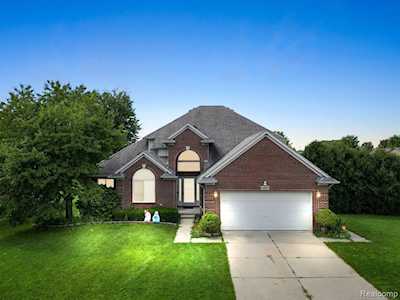 52007 Plum Creek Dr Chesterfield, MI 48047
