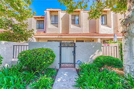 18130 Oxnard St #72 Tarzana, CA 91356