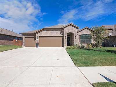 564 Camber Street Saginaw, TX 76131