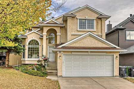 68 Edgeridge View NW Calgary, AB T3A 5Y8