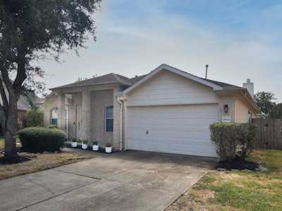 6804 Adella Ct Pearland, TX 77584