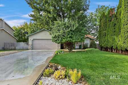 2809 E Castleberg Loop Nampa, ID 83686