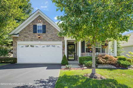 14 Wintergreen Dr Manalapan, NJ 07726