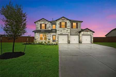 210 Valley Ranch Trl Dayton, TX 77535