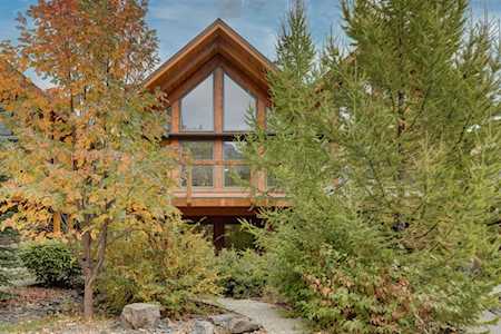 623 River Rd Canmore, AB T1W 2E4