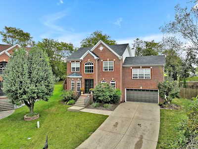 106 Fairgrove Cir Hendersonville, TN 37075
