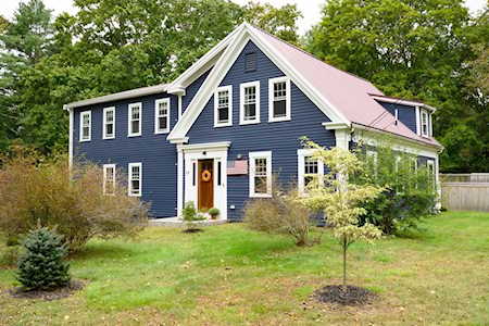 19 Taylor St Pembroke, MA 02359