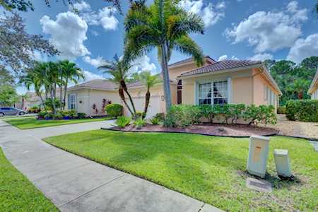 6895 SE Twin Oaks Circle #6895 Stuart, FL 34997