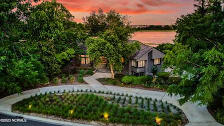 1421 Landfall Dr Wilmington, NC 28405