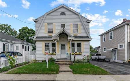 14 Mayflower St East Providence, RI 02914