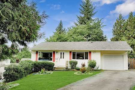 3357 Lakedale Avenue Burnaby, BC V5A 3C9