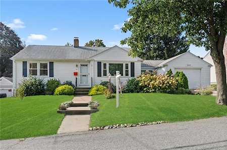 61 Gardiner Ave East Providence, RI 02914