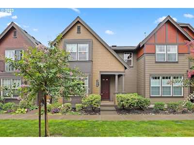 7258 NE Stoneybrook ST Hillsboro, OR 97124