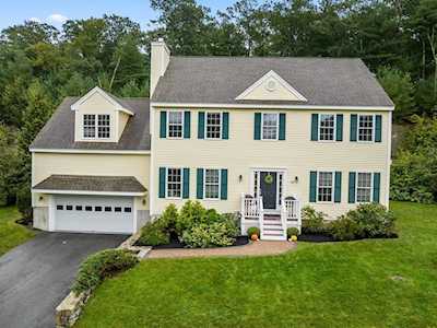 84 Mosher Ln Marlborough, MA 01752