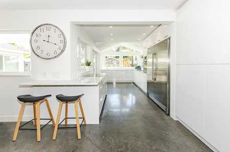 1398 Whitewood Place North Vancouver, BC V7P 2X9