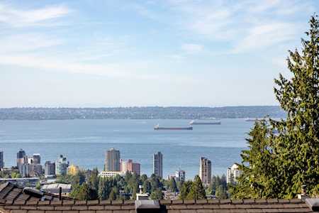 1955 22nd Street West Vancouver, BC V7V 4E7