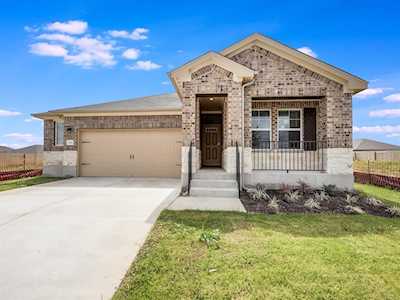 304 Giorgio Moroder DR Hutto, TX 78634