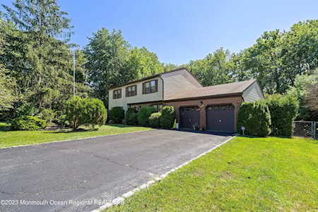25 Village Dr Matawan, NJ 07747