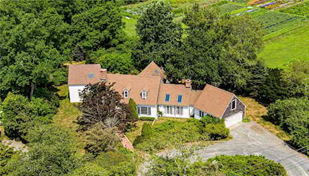 8 Howland Ave Middletown, RI 02842