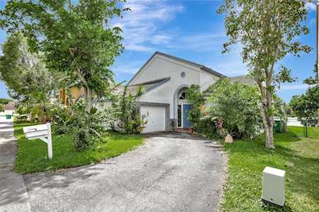 1101 SW 109th Way Davie, FL 33324