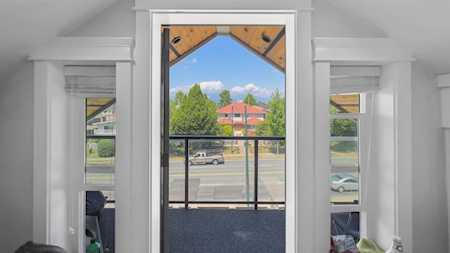2430 E 41st Avenue Vancouver, BC V5R 2W4