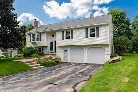 5 Pinehurst St Hudson, NH 03051