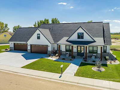 21249 Oakwood Dr. Greenleaf, ID 83626